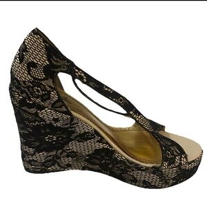 🎉HP🎉HALE BOB Black Lace Peep Toe Wedge Leather Platform Sandals 9 Pre-Owned